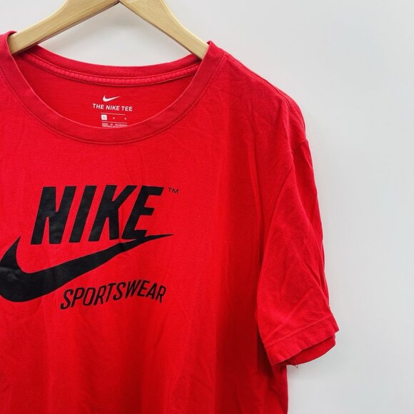 Nike Sportswear Mens Size Large Logo Short Sleeve Crew Neck T-shirt in Red 1413 - Picture 2 of 5